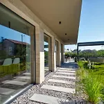 Villa Pieron For 8 People Near Pula With Heated Pool & Spa