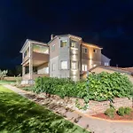 Villa Istra Kamen For Kids & Families Near Pula For 18 People With Sport Activities, Wellness & 67 M2 Heated Private Pool