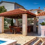Seamare Apartments Near Beach With Private Pool