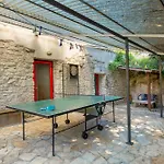 Holiday House Cave Romana