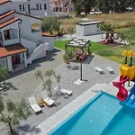 Mobile Homes Karlo & Dino - Two Bedroom Mobile Home With Terrace