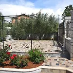 Lovely Apartment With Pool In Pore