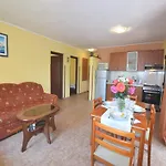 Lovely Apartment With Pool In Pore