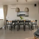 Villa Rhea, Marcana