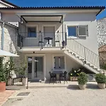Grotta Apartment