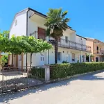 Bezauberndes Apartment Nur 250 Meter Zum Strand Mit Garten, Klima, Waschmaschine