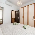 Strandnahes Apartment Inmitten Der Altstadt Mit Mediterranem Garten - Nur 150 Meter Zum Meer