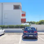 Strandnahes Apartment Mit Meerblick, Mediterranem Garten, Liegen, Waschmaschine