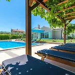 Villa Judita For Kids & Families Near Novigrad With Large Garden & Only 2 Km From The Beach - For 10 People
