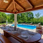 Charmantes Anwesen Mit Privatpool, Grossem Garten, Tischtennis, Badmintonplatz, Bbq, Outdoor-Kueche