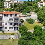 Apartment In Rabac 43550