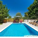 Villa Stribor Near Medulin For 8 People With Private Pool - Only 1 Km From The Beach