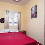3 Bedroom Beautiful Apartment In Pula