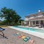 Villa Batelica In Sveti Bartul - Haus Fuer 8 -10 Personen