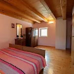 Tolles Ferienhaus In Peresiji Mit Privatem Pool