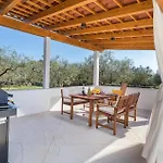Gorgeous Home In Galizana With Wifi