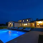 Schoenes Ferienhaus Eufemija Mit Pool