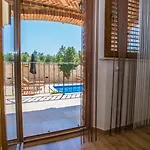 Sunny Haven Apartment With Direct Access To The Pool