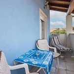 1 Bedroom Lovely Apartment In Barbariga