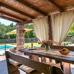 Traditionelles Istrisches Haus Mit Privatem Pool Und Grossem Garten