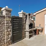 Cozy Apartment In Pula With Wifi