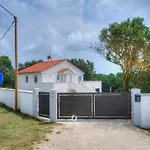 Spacious Home With Private Terrace And Garden