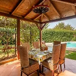 Stunning Apartment In Pula With Jacuzzi