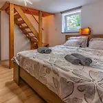 Gorgeous Home In Pula With Wifi