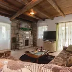 4 Bedroom Cozy Home In Rakalj