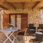Amazing Home In Visnjan With Wifi