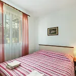 5 Bedroom Beautiful Apartment In Pula