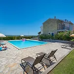 3 Bedroom Lovely Home In Baredine