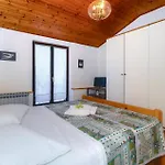 2 Bedroom Cozy Apartment In Umag