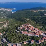 2 Bedroom Gorgeous Apartment In Labin