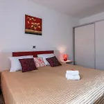 Awesome Home In Hr-52215 Vodnjan With Kitchen