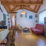 2 Bedroom Awesome Home In Kamena Vas