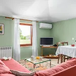 1 Bedroom Amazing Apartment In Porec