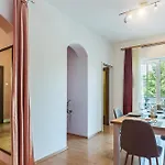 2 Bedroom Beautiful Apartment In Valtura