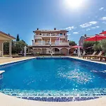 2 Bedroom Stunning Apartment In Vodnjan