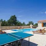 Nice Home In Vodnjan With Jacuzzi