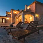 Nice Home In Vodnjan With Jacuzzi
