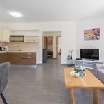 Stunning Home In Vrecari With Kitchen