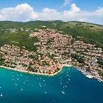 Three-Bedroom Apartment Rabac Near Sea