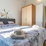 Cozy Apartment In Banjole With Kitchen