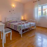 Cozy Apartment In Liznjan With Wifi