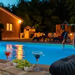Stunning Home In Snasici With Kitchen