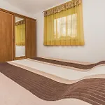 3 Bedroom Gorgeous Apartment In Marcana