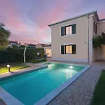 Gorgeous Home In Strada Contesa With Kitchen