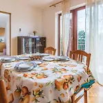 6 Bedroom Nice Home In Segotici