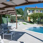Awesome Home In Peruski With Wifi